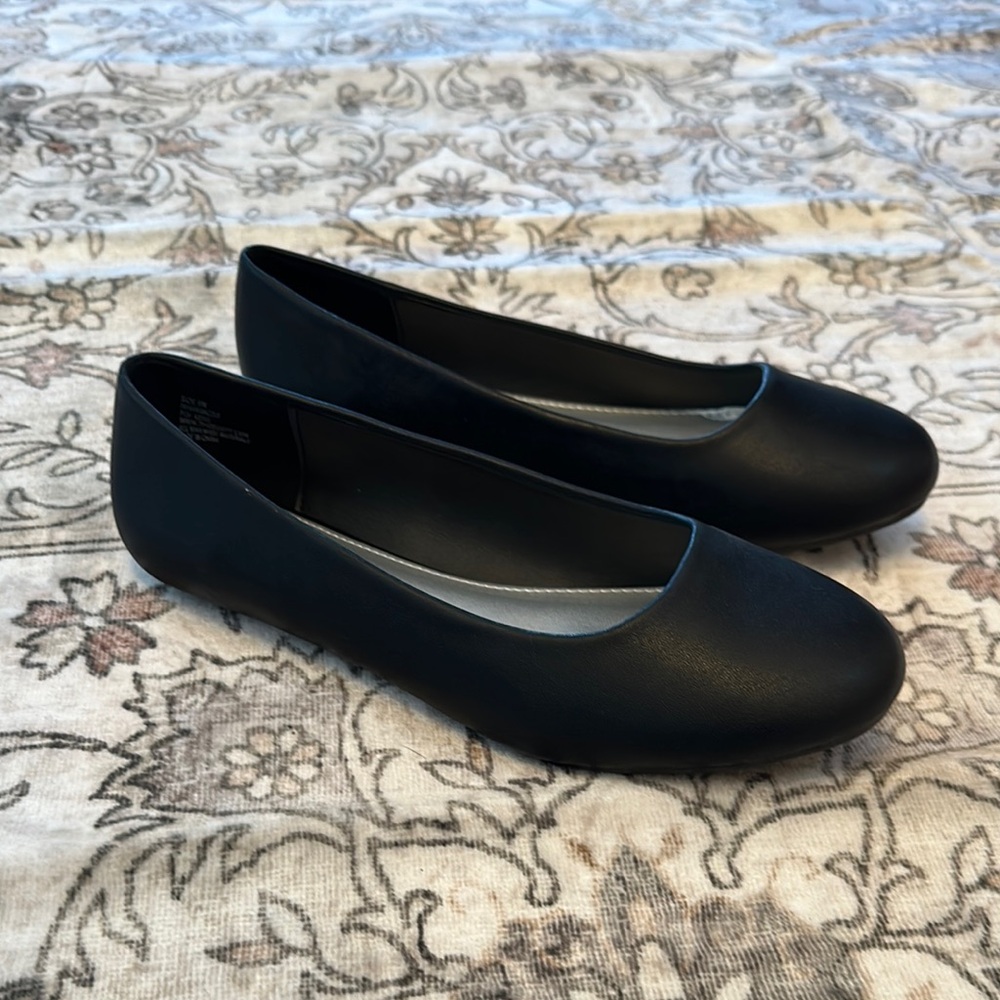 Hotcakes 9 wide black dress flats shoes / slip ins